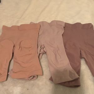SKIMS  (bundle of 3) Seamless Sculpt Mid Thigh Shorts